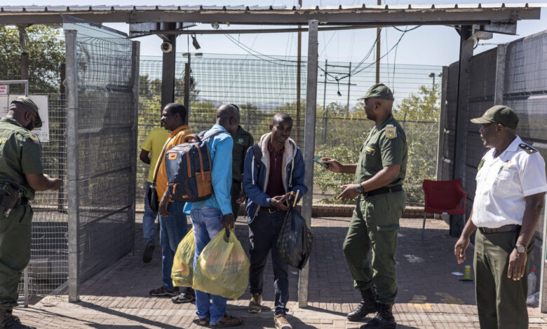 África do Sul prende milhares de estrangeiros em duas semanas durante ofensiva contra imigração irregular