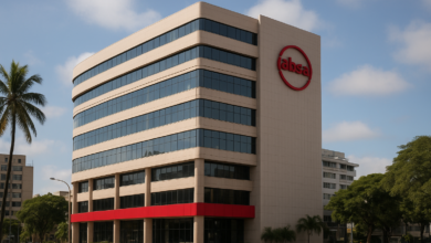 Edifício bancário moderno em Maputo representando o crescimento financeiro do Absa Moçambique